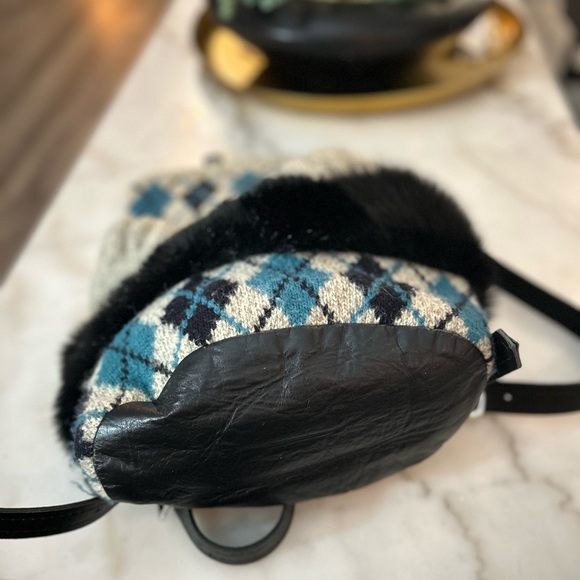 Harricana fur and wool back pack purse. Made in Canada - Picture 10 of 11